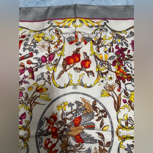 Vintage Floral Patterned Silk Scarf 27” x 28” - Picture 3 of 10